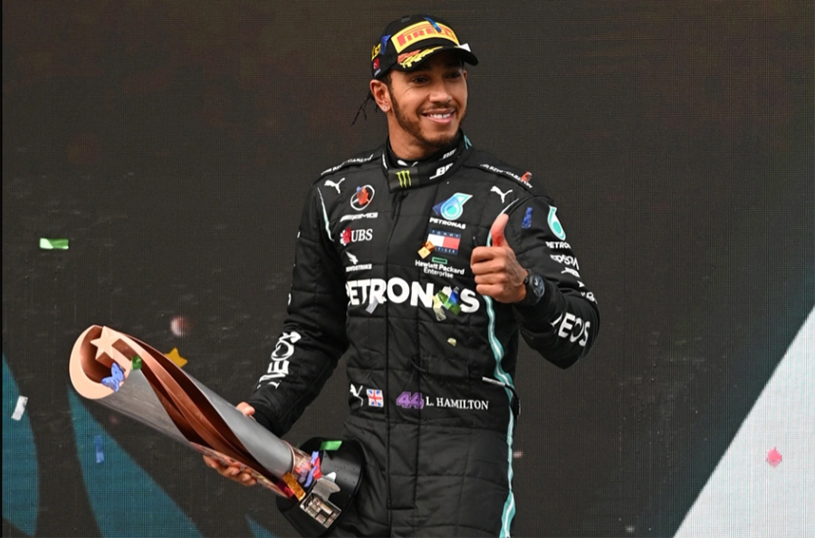 Lewis Hamilton đồng ý gia hạn hợp đồng với Mercedes