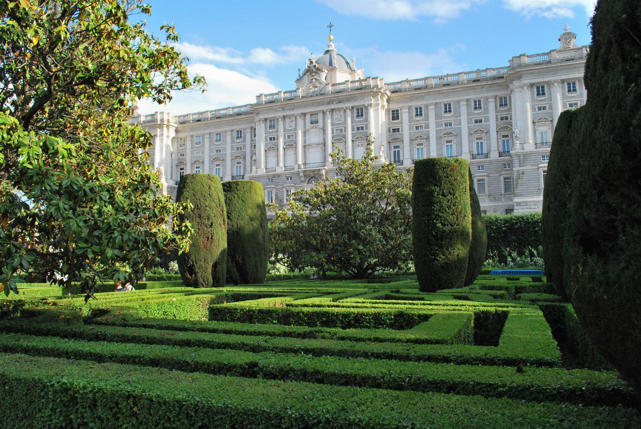Cung điện Palacio de Real nổi tiếng của Tây Ban Nha