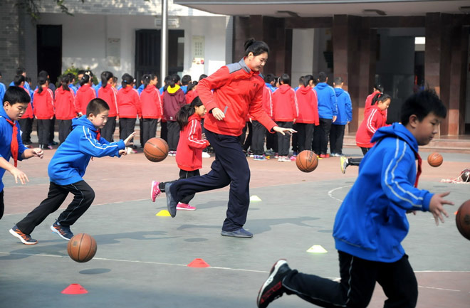 Trương Tử Du là một cô bé đam mê bóng rổ